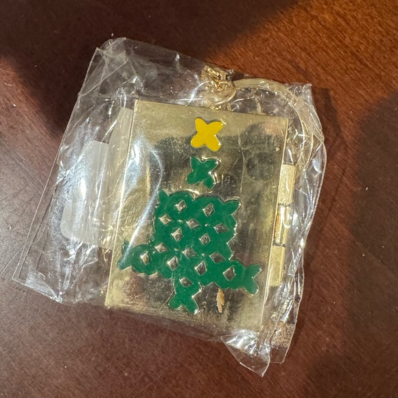 Taylor Swift Christmas Tree Farm Keychain - Picture 4 of 5